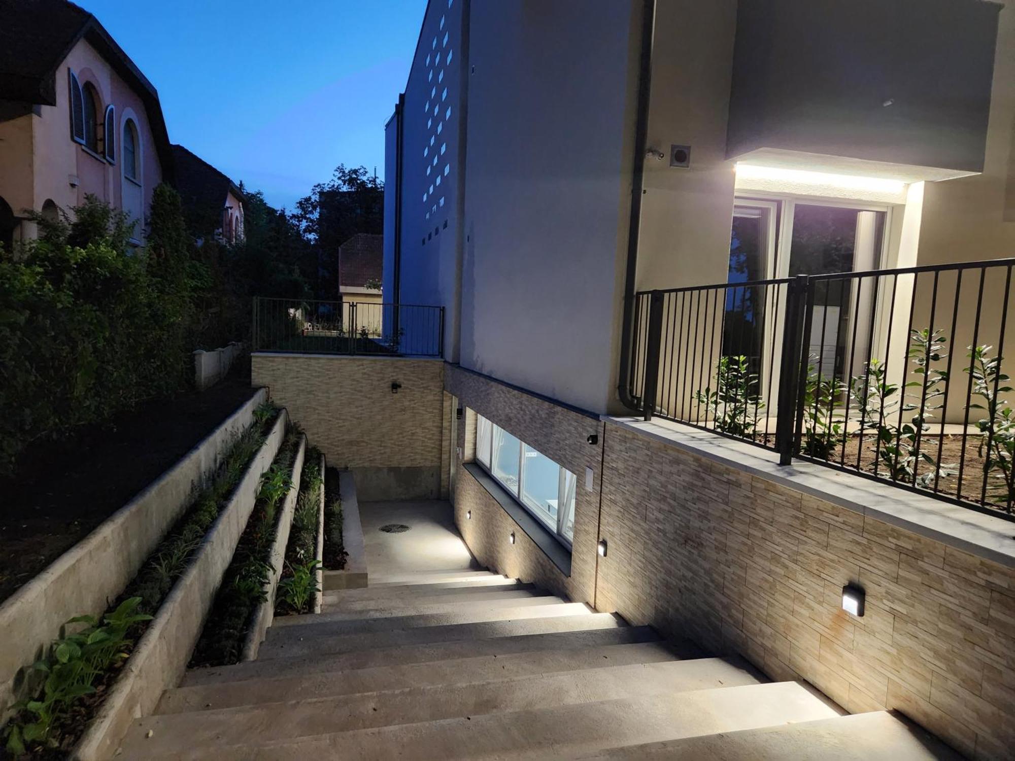 Apartman 18 Aparthotel Дебрецен Екстериор снимка